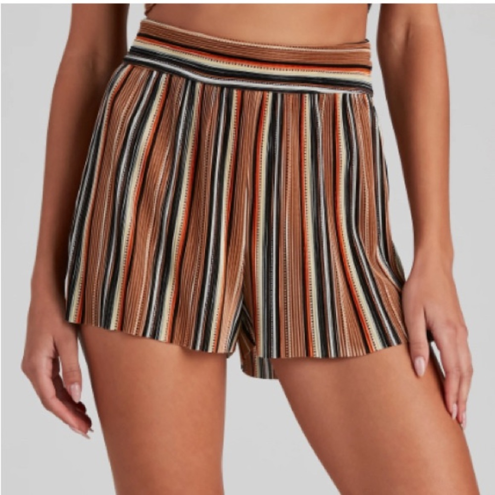 Trendy Pleated & Striped Short